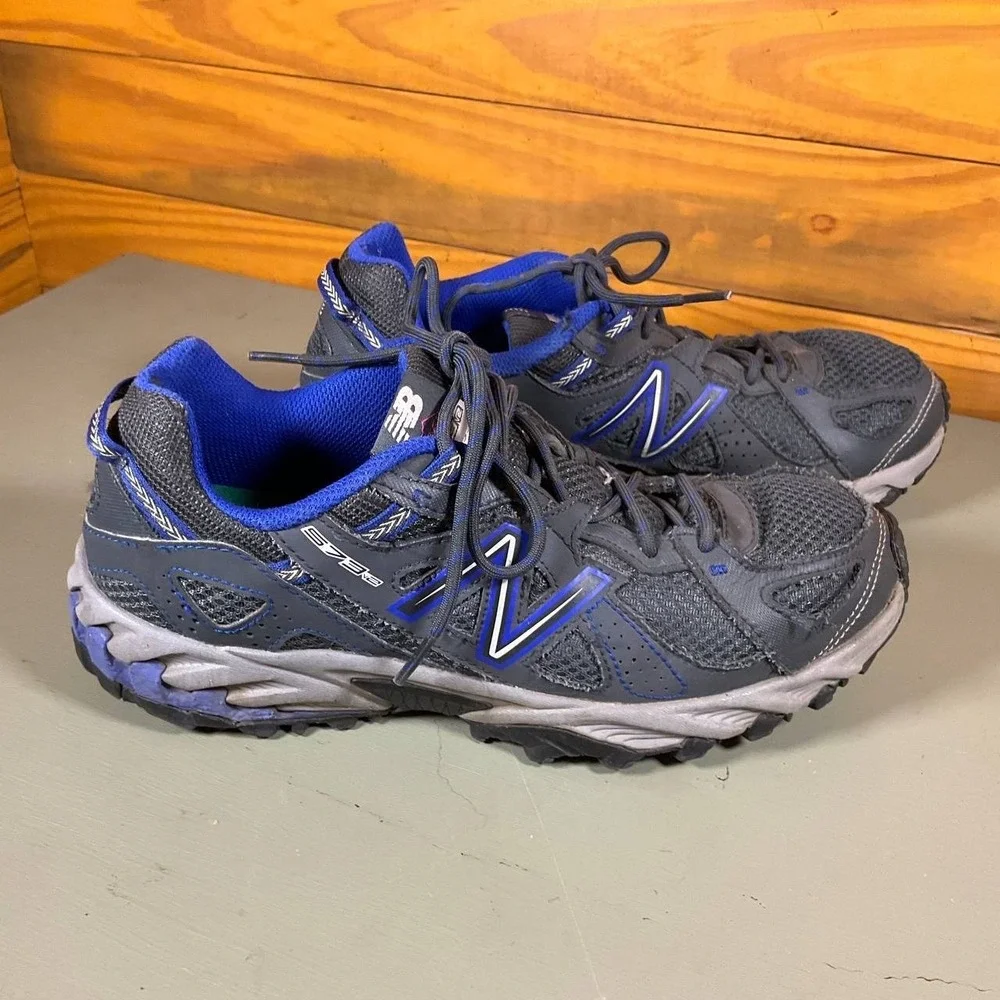 New Balance #573 V2 Running Hiking Shoes‎ Womens Size 10 Black/Blue Athleisure